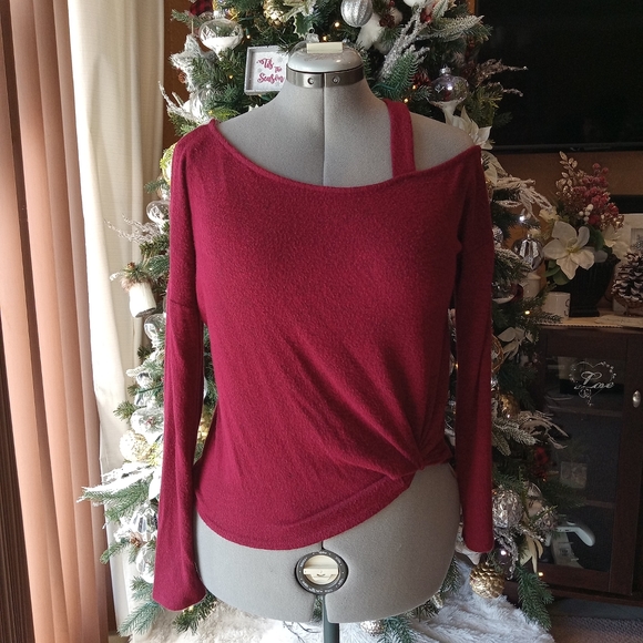 Mm Mm Mm cold shoulder top - Picture 2 of 11